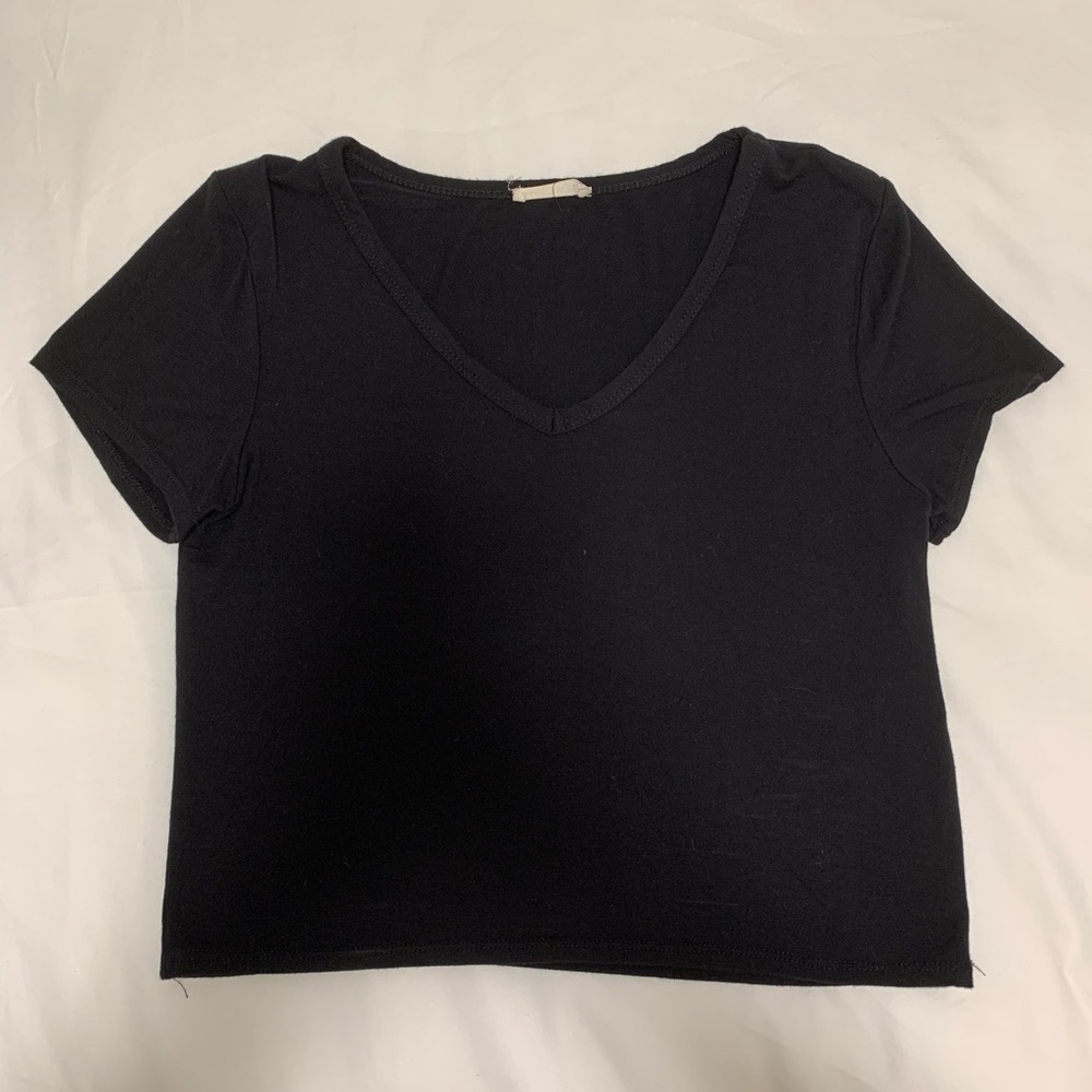 Black fitted cropped tee